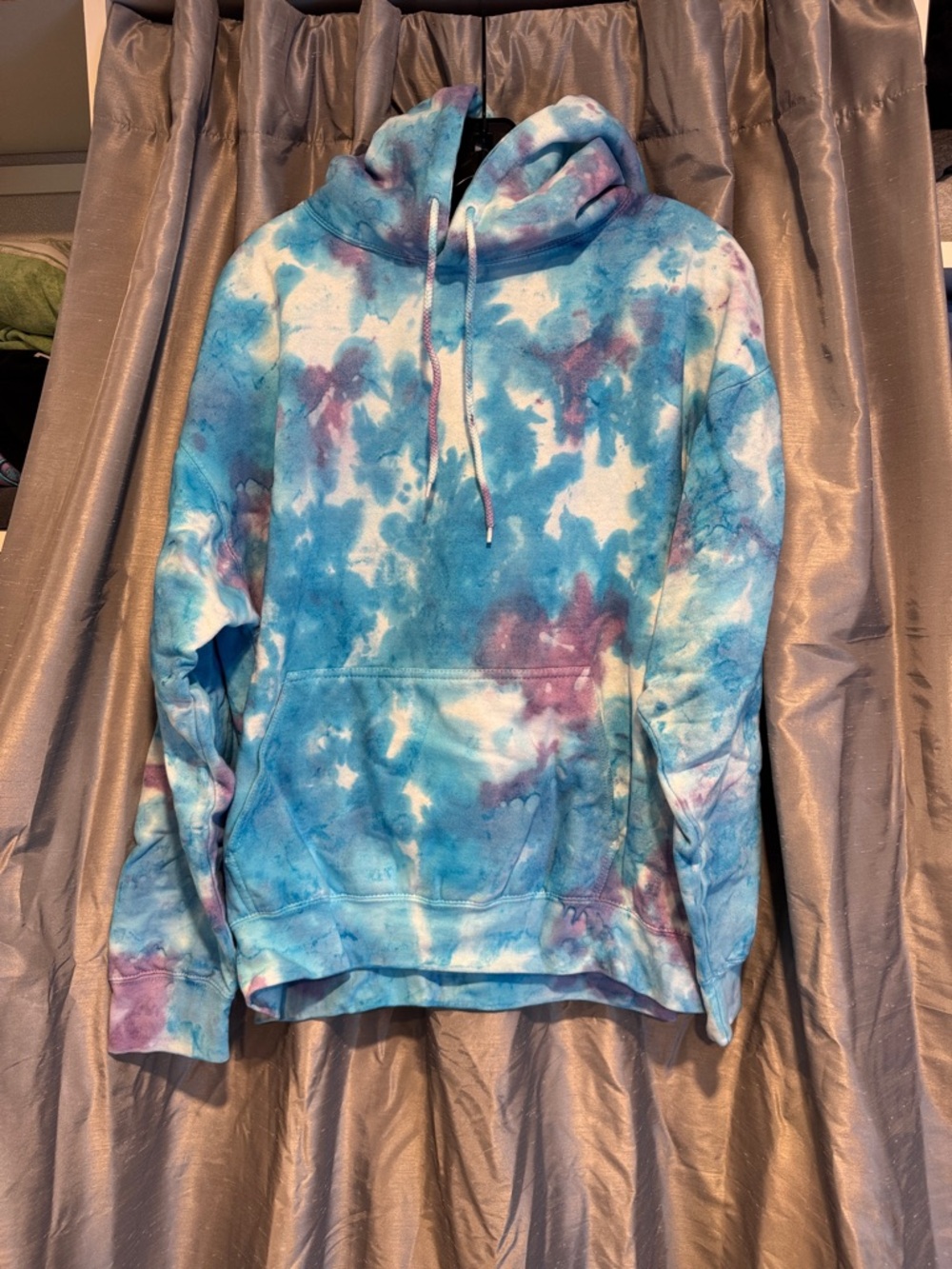 La Distresse Tie-Dye sweatshirt in Blueberry Mystic Size M